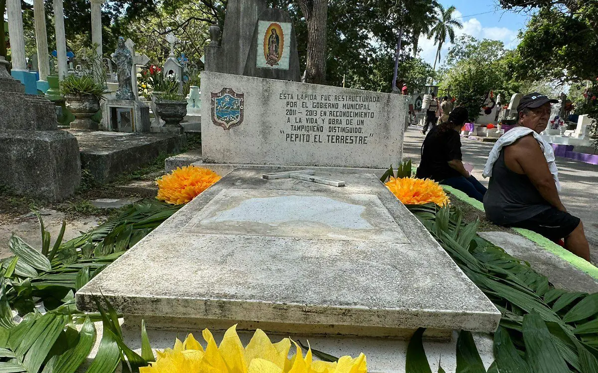 Roban placa de la tumba de 'Pepito, el terrestre' llevaba un emotivo mensaje de su hijo Yadira Hernández (1)